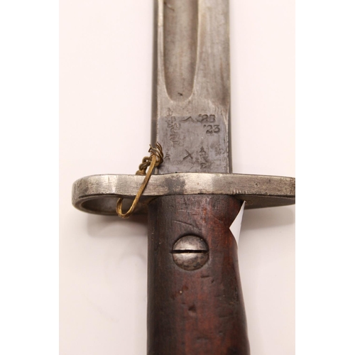 302 - British 1907 Mk I bayonet, complete with original frog and scabbard, in good condition. Blade L43cm