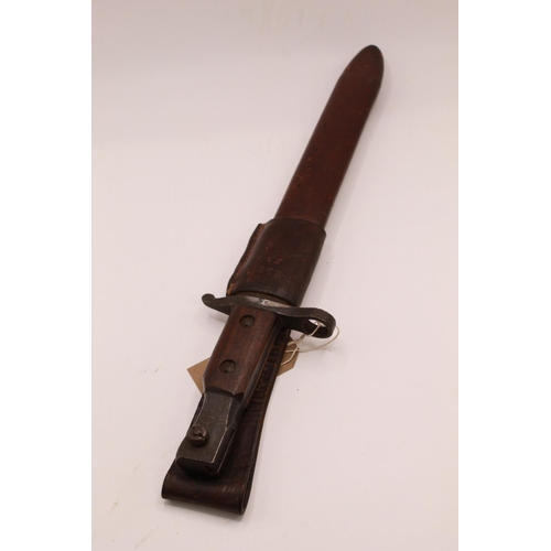 307 - Canadian Ross Rifle Co. 1907 pattern knife bayonet, in very good condition complete with original le... 