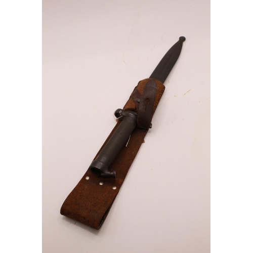 310 - Early Swedish M1896 Mauser knife bayonet, complete with scabbard and early diagonal strapped frog. M... 