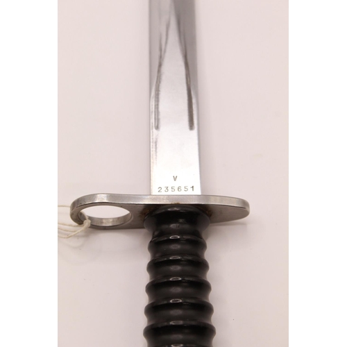 312 - Swiss M1957 bayonet, complete with original plastic scabbard. Victorinox 'V' above serial no. and th... 