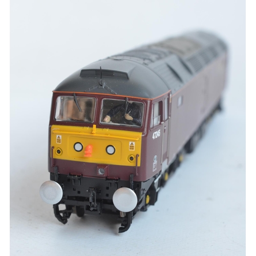 1066 - Bachmann OO gauge 32-818 West Coast Railways Class 47/0 47245 diesel electric locomotive model in at... 