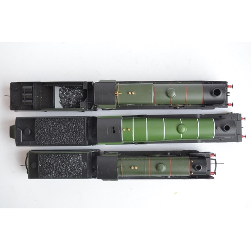 1077 - Three boxed OO gauge electric steam train models from Hornby to include R3284TTS LNER Class A1 'Flyi... 