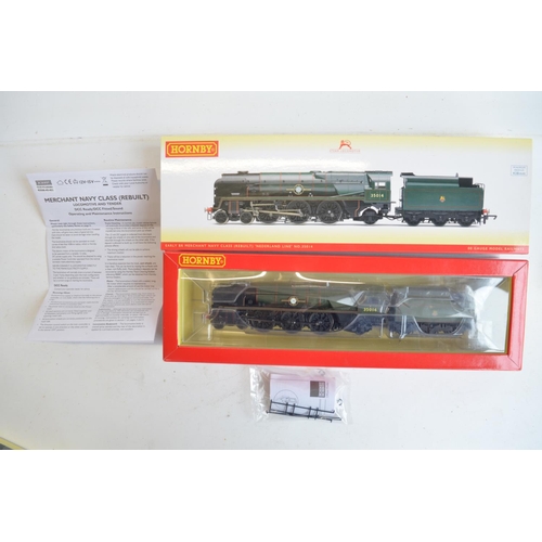 1079 - Two boxed OO gauge Merchant Navy Class (rebuilt) electric steam locomotive models from Hornby to inc... 