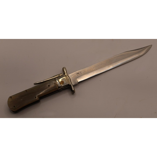 1115 - French made hunting knife with 18cm steel (inox) blade. Steel double cross guard and two piece horn ... 