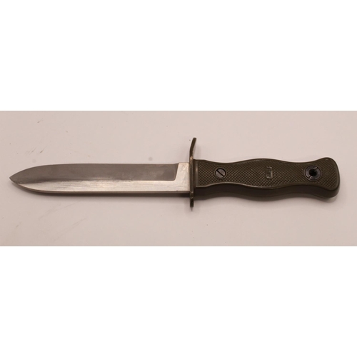 317 - West German Bundeswehr HSK 70 fighting knife, complete with original metal sheath and leather frog. ... 