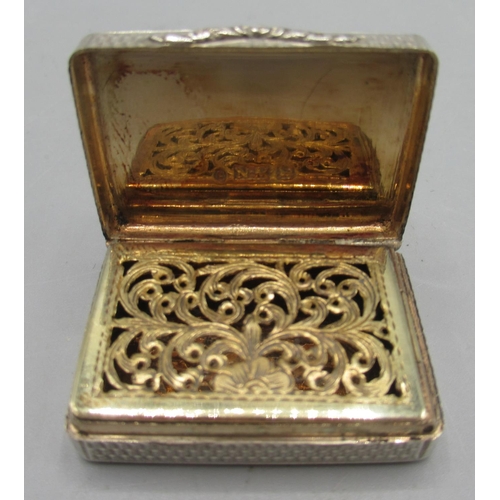 1075 - Victorian silver vinaigrette with engine turned pattern, monogrammed shield cartouche, gilt interior... 