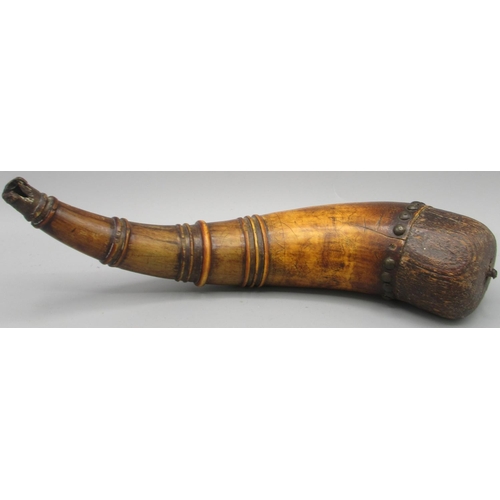 1117 - 19th century cow horn powder flask, ribbed body incised decorated with naive horses, fish and birds,... 