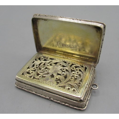 1035 - Early Victorian silver castle top vinaigrette, hinged lid decorated in high relief of Windsor castle... 