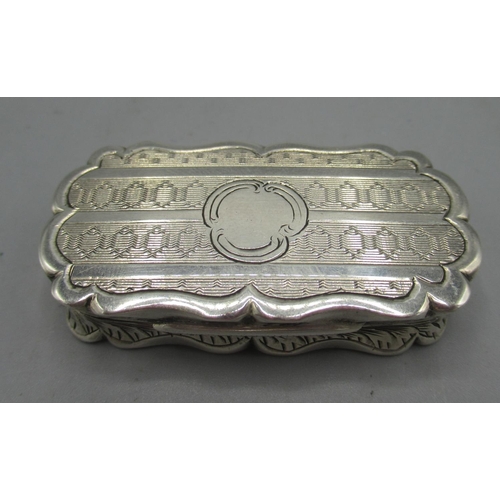 1059 - Victorian silver vinaigrette decorated with engine turned bands of pattern, vacant cartouche, serpen... 