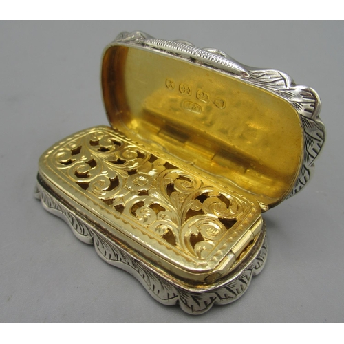 1059 - Victorian silver vinaigrette decorated with engine turned bands of pattern, vacant cartouche, serpen... 