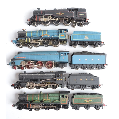 1104 - Five metal bodied OO gauge electric locomotive models to include 3x Wrenn, 1x Hornby Dublo (Castle C... 