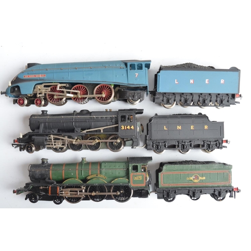 1104 - Five metal bodied OO gauge electric locomotive models to include 3x Wrenn, 1x Hornby Dublo (Castle C... 