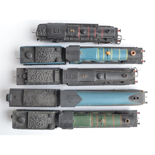 1104 - Five metal bodied OO gauge electric locomotive models to include 3x Wrenn, 1x Hornby Dublo (Castle C... 