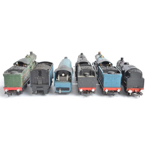 1104 - Five metal bodied OO gauge electric locomotive models to include 3x Wrenn, 1x Hornby Dublo (Castle C... 