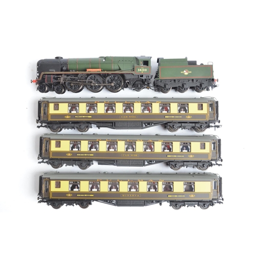 1105 - Boxed Hornby R3400 'Golden Arrow Last Steam Run' limited edition OO gauge electric steam train pack ... 