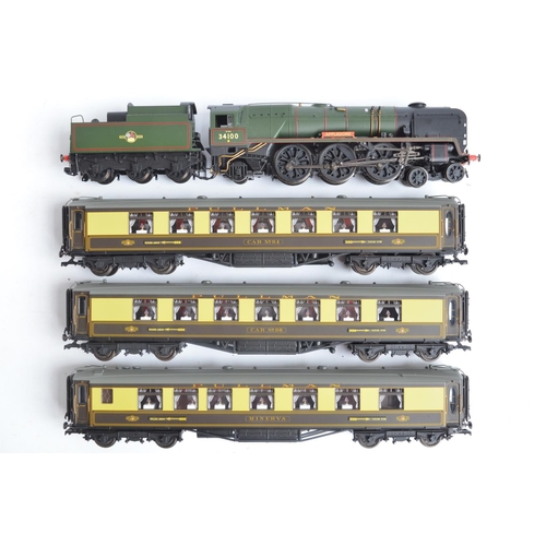 1105 - Boxed Hornby R3400 'Golden Arrow Last Steam Run' limited edition OO gauge electric steam train pack ... 