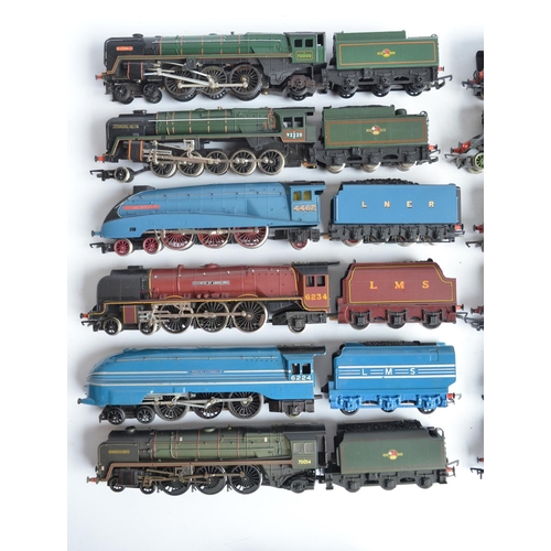 1109 - Twelve unboxed OO gauge electric steam locomotive models from Hornby, Bachmann, Triang, Mainline plu... 