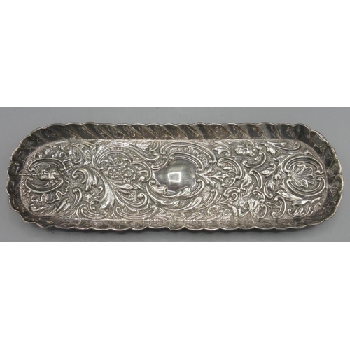 1081 - Edwardian silver oval pin tray with scrolling, foliate and cherub repousse decoration, and  gadroone... 