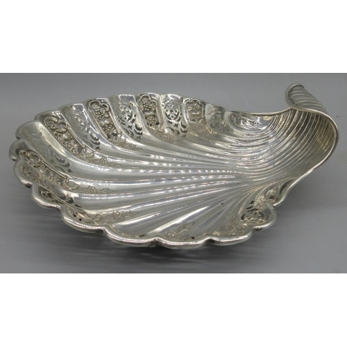 1043 - Late Victorian silver shell shaped dish with pierced and floral repousse decoration, by Martin Hall ... 