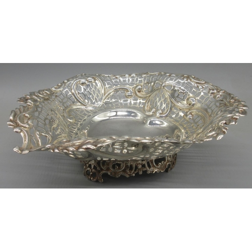 1065 - Victorian silver pierced heart shaped dish decorated with bows, hearts and swags, Chester, 1895, 6.4... 