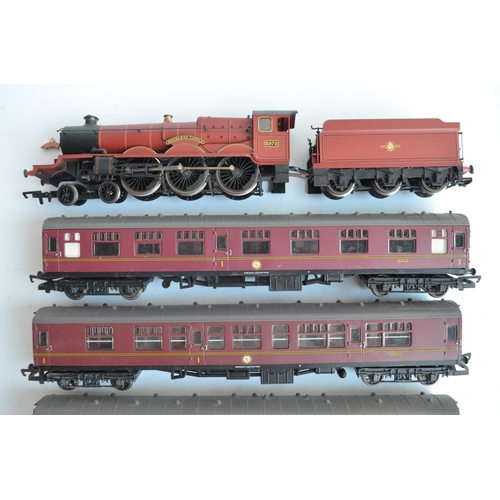 1114 - Hornby OO gauge R2284 Hogwarts Express Castle Class electric steam locomotive model (fair/good condi... 