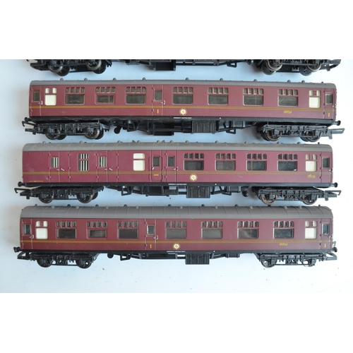 1114 - Hornby OO gauge R2284 Hogwarts Express Castle Class electric steam locomotive model (fair/good condi... 