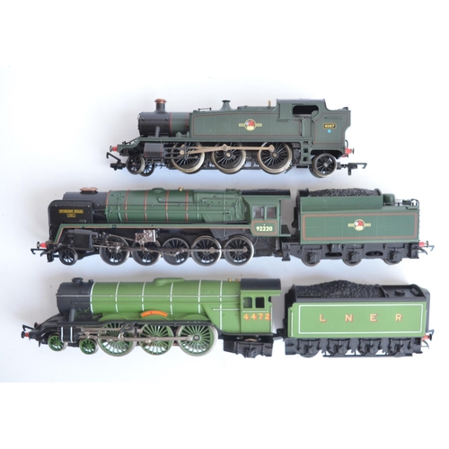 1115 - Three boxed OO gauge electric steam train models from Hornby to include R2785 BR green Class 9F 9222... 