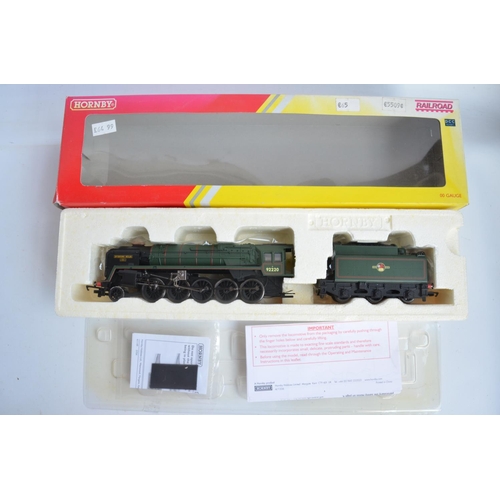 1115 - Three boxed OO gauge electric steam train models from Hornby to include R2785 BR green Class 9F 9222... 