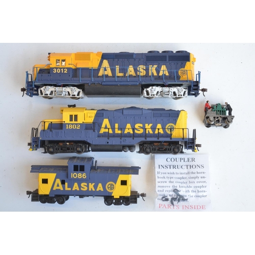 1119 - Collection of HO gauge electric locos to include Bachmann 63548 EMD GP40 and Trainline 931-700 diese... 