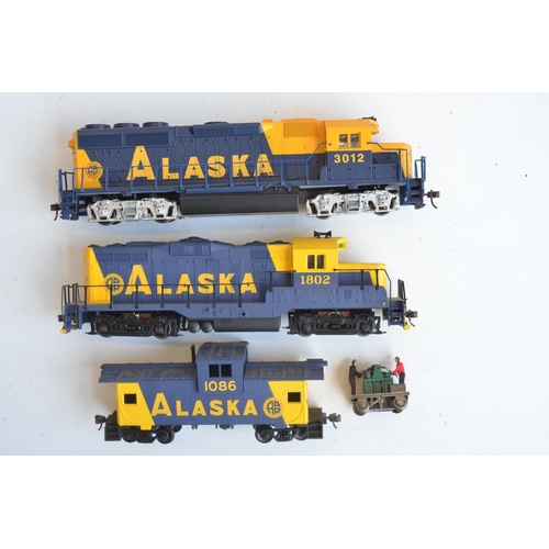 1119 - Collection of HO gauge electric locos to include Bachmann 63548 EMD GP40 and Trainline 931-700 diese... 