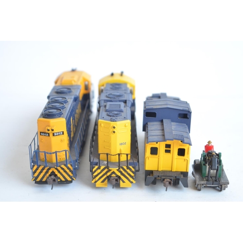 1119 - Collection of HO gauge electric locos to include Bachmann 63548 EMD GP40 and Trainline 931-700 diese... 