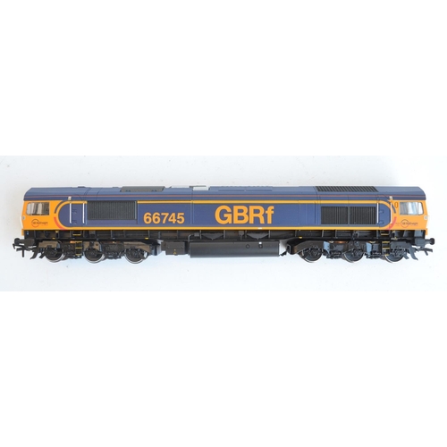 1124 - Bachmann OO gauge 32-727X Class 66 Diesel 66745 GBRf Europorte 'Modern Railways', key Publishing exc... 