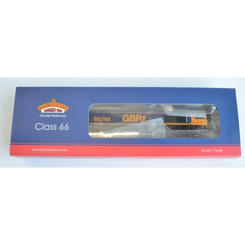 1124 - Bachmann OO gauge 32-727X Class 66 Diesel 66745 GBRf Europorte 'Modern Railways', key Publishing exc... 