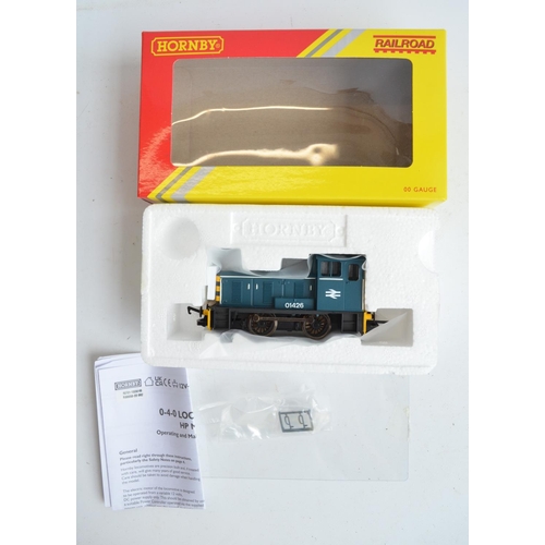 1125 - Two Hornby OO gauge diesel electric locomotive models, both BR double arrow livery to include R3287T... 