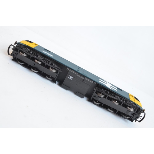 1125 - Two Hornby OO gauge diesel electric locomotive models, both BR double arrow livery to include R3287T... 