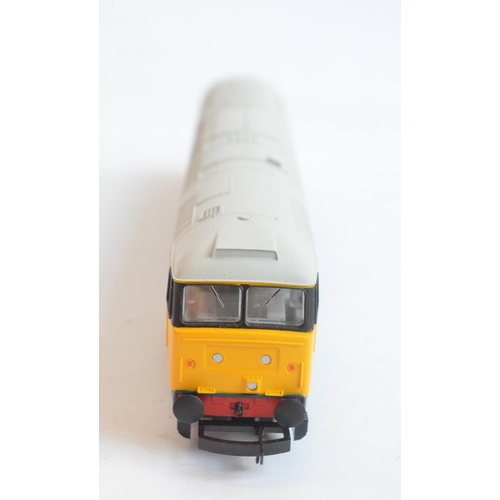 1125 - Two Hornby OO gauge diesel electric locomotive models, both BR double arrow livery to include R3287T... 