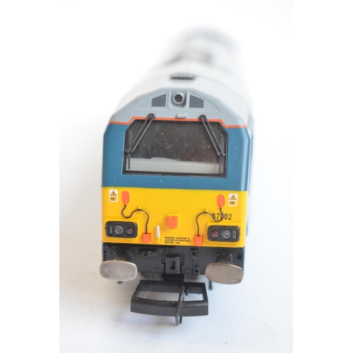 1126 - Hornby OO gauge R3183 Arriva Trains Class 67 Bo-Bo diesel electric train model 67002 in at least nea... 