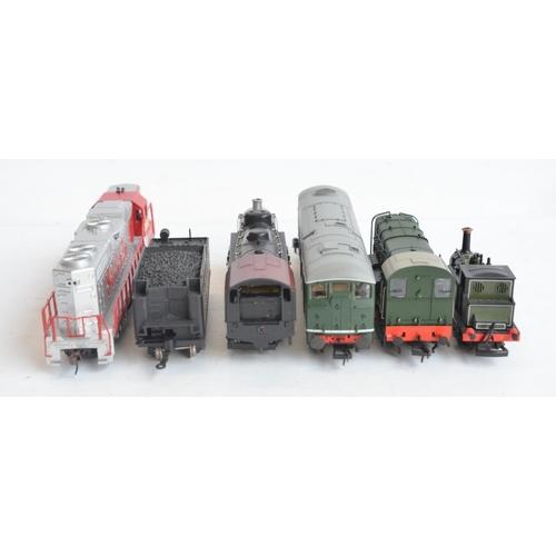 1131 - Collection of previously used OO/HO gauge railway models and accessories to include a boxed Bachmann... 