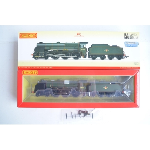 1077 - Three boxed OO gauge electric steam train models from Hornby to include R3284TTS LNER Class A1 'Flyi... 