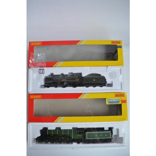 1077 - Three boxed OO gauge electric steam train models from Hornby to include R3284TTS LNER Class A1 'Flyi... 