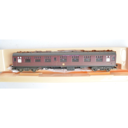 1136 - Collection of eleven OO gauge railway coaches from Hornby, Airfix and Bachmann to include Bachmann 3... 