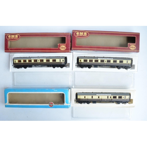 1136 - Collection of eleven OO gauge railway coaches from Hornby, Airfix and Bachmann to include Bachmann 3... 