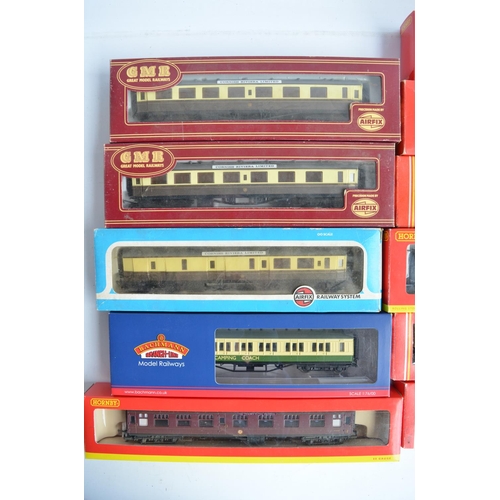 1136 - Collection of eleven OO gauge railway coaches from Hornby, Airfix and Bachmann to include Bachmann 3... 