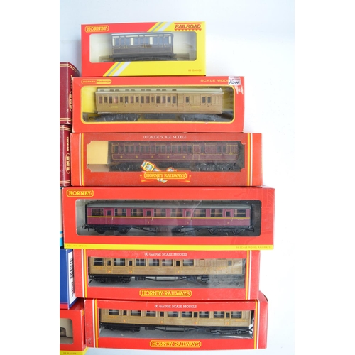 1136 - Collection of eleven OO gauge railway coaches from Hornby, Airfix and Bachmann to include Bachmann 3... 