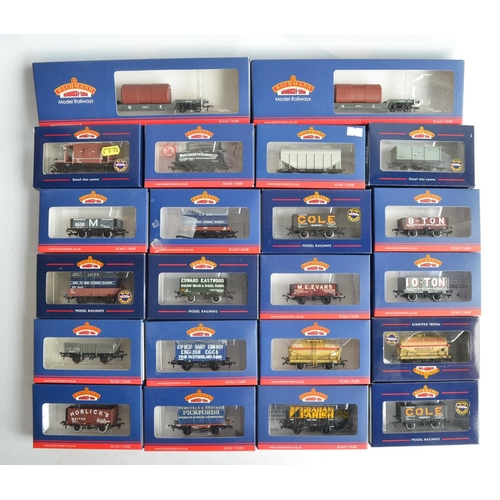 1140 - Collection of boxed OO gauge goods wagons from Bachmann, models generally in at least excellent and ... 