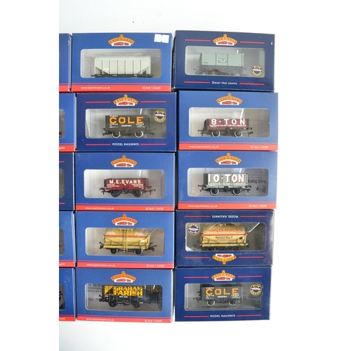 1140 - Collection of boxed OO gauge goods wagons from Bachmann, models generally in at least excellent and ... 