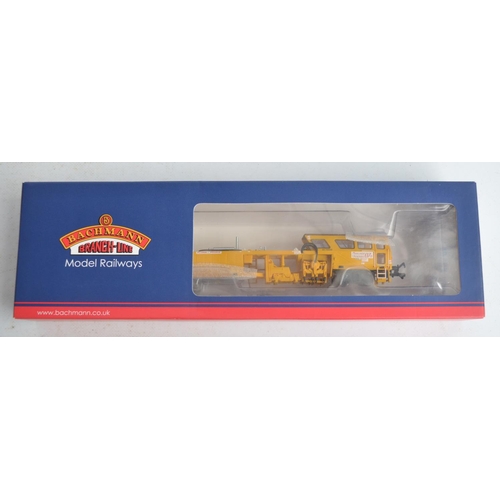 1149 - Bachmann 36-165A OO gauge Plasser Tamper Machine Plasser & Theurer (motorised), model in mint condit... 