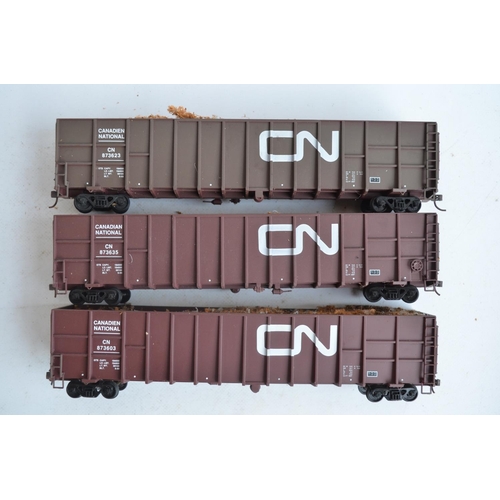 1152 - Collection of HO gauge American rolling stock models to include Walthers Canadian National 61' wood ... 