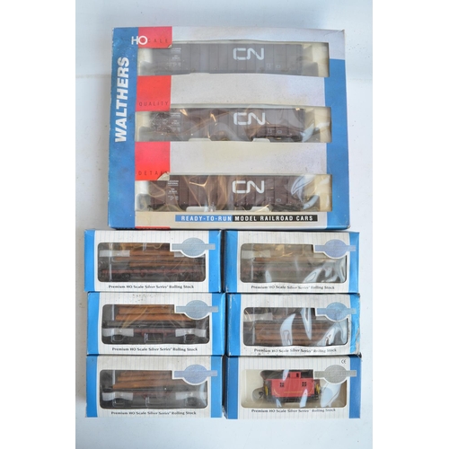 1152 - Collection of HO gauge American rolling stock models to include Walthers Canadian National 61' wood ... 