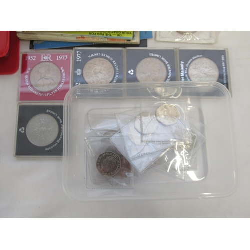 770 - Mixed collection of British/International coins and banknotes to inc. 29 commemorative 50ps, 3 comme... 